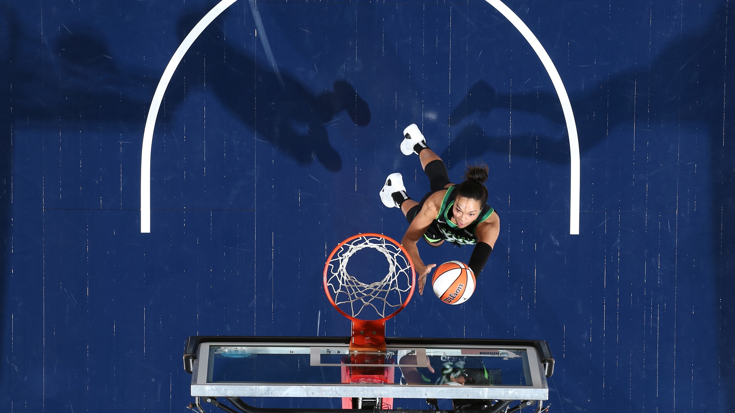 Minnesota Lynx Secure Victory in Intense Playoff Match Against Connecticut Sun