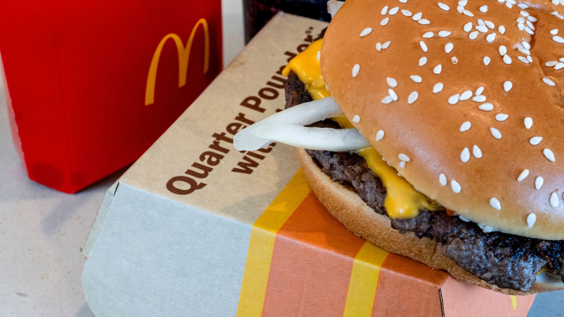 McDonald's Market Strategy for Growth Amid E. coli Outbreak Insights