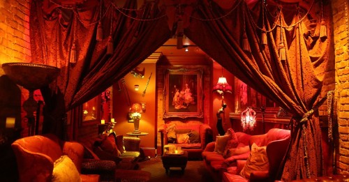 New Orleans Haunt Barroom Crawl: Discover the Skittish Spirits